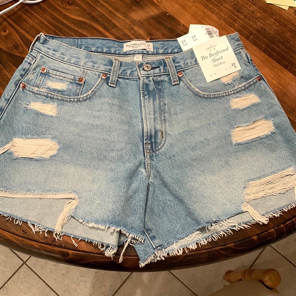 Brand New! Abercrombie and Fitch Boyfriend Short